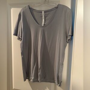Lululemon Size 8 short sleeve